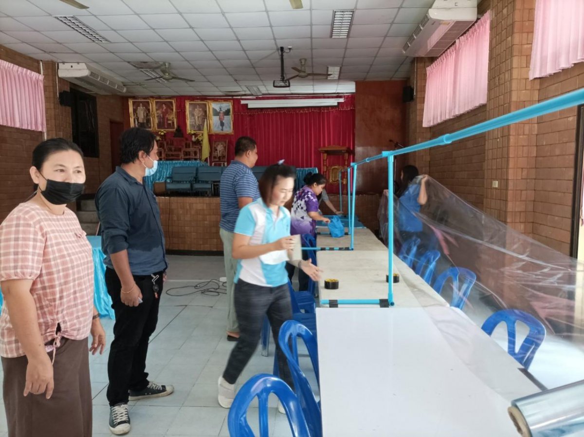 จัดเตรียมสถานที่รับสมัครรับเลือกตั้ง ส.อบต.และ นายก อบต.อุดมทรัพย์