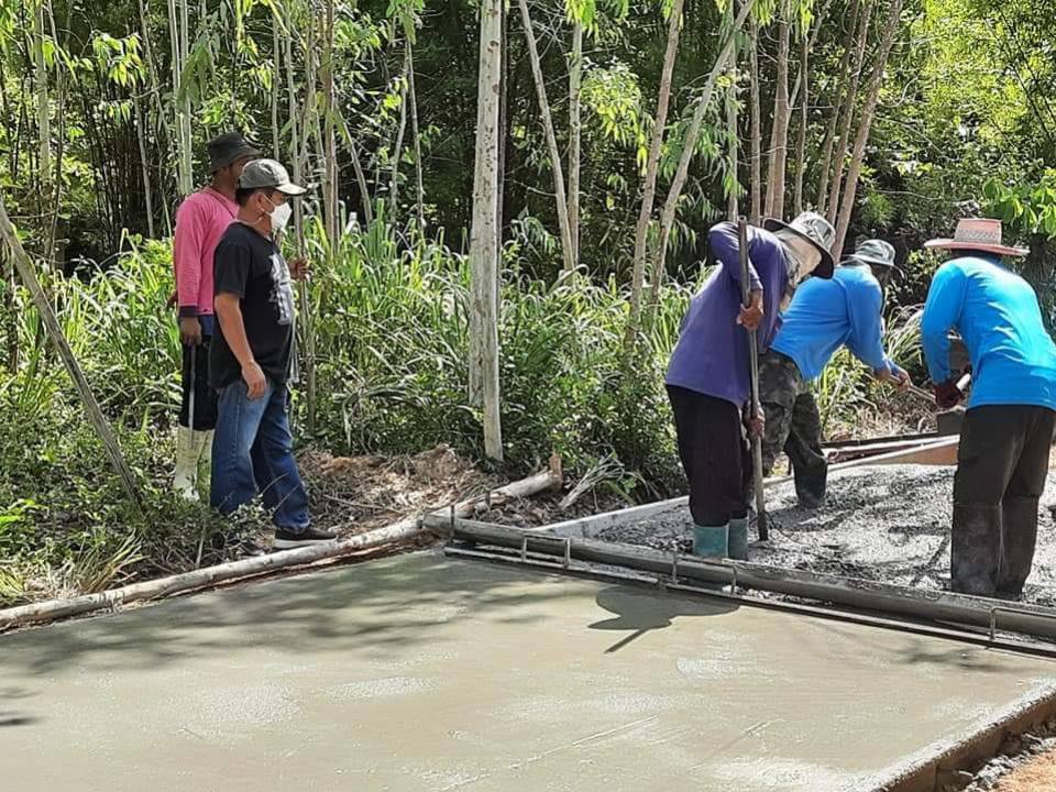 ตรวจติดตามโครงการก่อสร้างถนนคอนกรีต ภายในหมู่บ้านตะกุดรัง หมู่ที่ 4