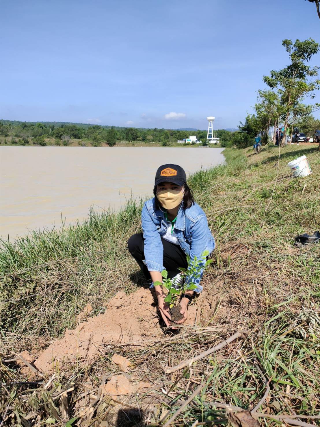 โครงการปลูกต้นไม้เนื่องในวันปลูกต้นไม้ประจำปีของชาติ ณ บ่อยืมดิน บ.หนองโสมง ม.6