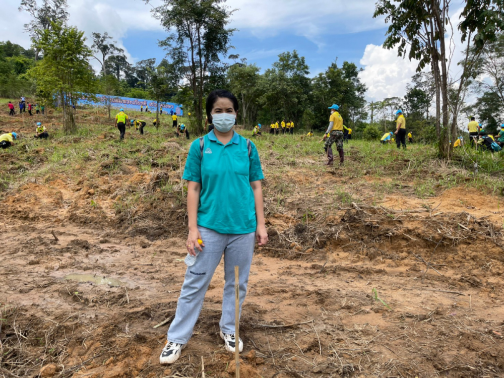 ร่วมโครงการจิตอาสาพระราชทาน "จิตอาสาปลูกป่า เฉลิมพระเกียรติ 90 พรรษา"
