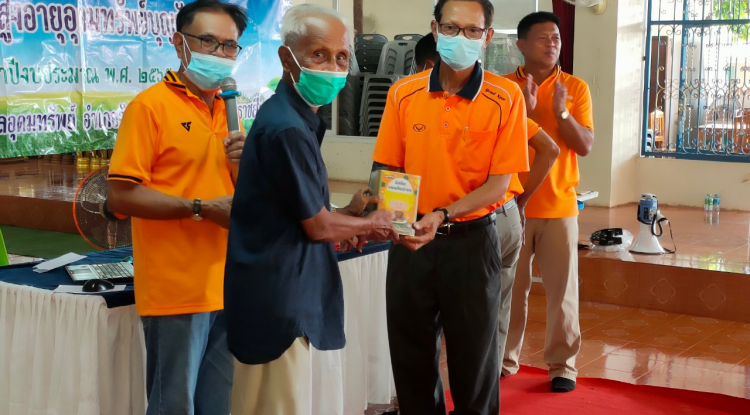 โรงเรียนผู้สูงอายุอุดมทรัพย์บุญวัฒน์ ดำเนินการจัดกิจกรรมการแข่งขันกีฬาสี ณ วัดศิริมังคลาราม(วัดโนนเหลื่อม)