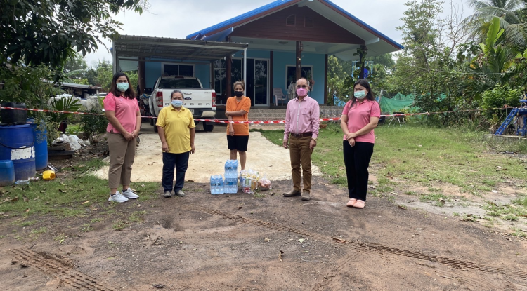 ตรวจเยี่ยมดูแลและมอบถุงยังชีพเครื่องอุปโภค-บริโภคให้กับประชาชนที่กักตัว จากสถานการณ์โควิด-19 จำนวน 11 ครัวเรือน 4 หมู่บ้าน