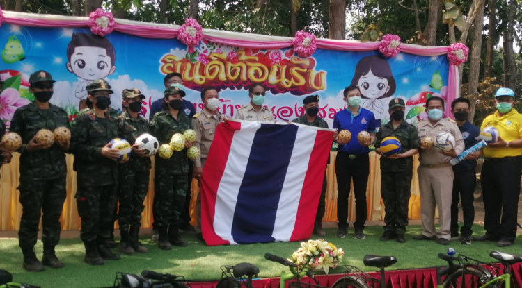 ร่วมกิจกรรมสาธารณประโยชน์ ณ โรงเรียนบ้านหนองโสมง และ ร่วมรับชมการฝึกทางยุทธวิธียิงปืนด้วยกระสุนจริง ณ สนามฝึกทางยุทธวิธีกองทัพภาคที่ 2