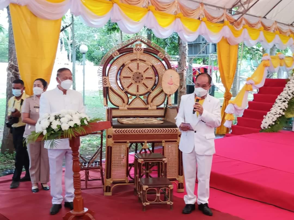 ร่วมพิธีในโครงการอุปสมบทหมู่ถวายพระราชกุศล แด่พระบาทสมเด็จพระบรมชนกาธิเบศร มหาภูมิพล ดุลยเดชมหาราช บรมนาถบพิตร โดยพระเจ้าวรวงศ์เธอ พระองค์เจ้าโสมสวลี กรมหมื่นสุทธนารีนาถ(ประธานผ้าไตร) ณ พัทธสีมาวัดบุไผ่