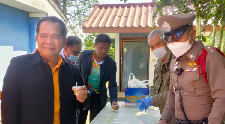 ตรวจหาสารเสพติดพนักงานส่วนตำบลอุดมทรัพย์