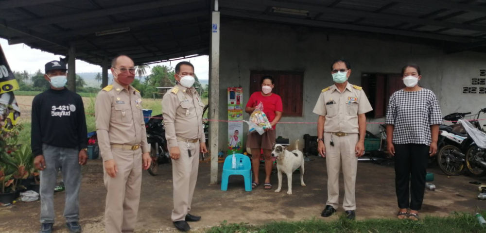 ลงพื้นที่ตรวจเยี่ยมดูแลและมอบถุงยังชีพเครื่องอุปโภค-บริโภคให้กับครัวเรือนที่กักตัว จำนวน  11 หมู่บ้าน