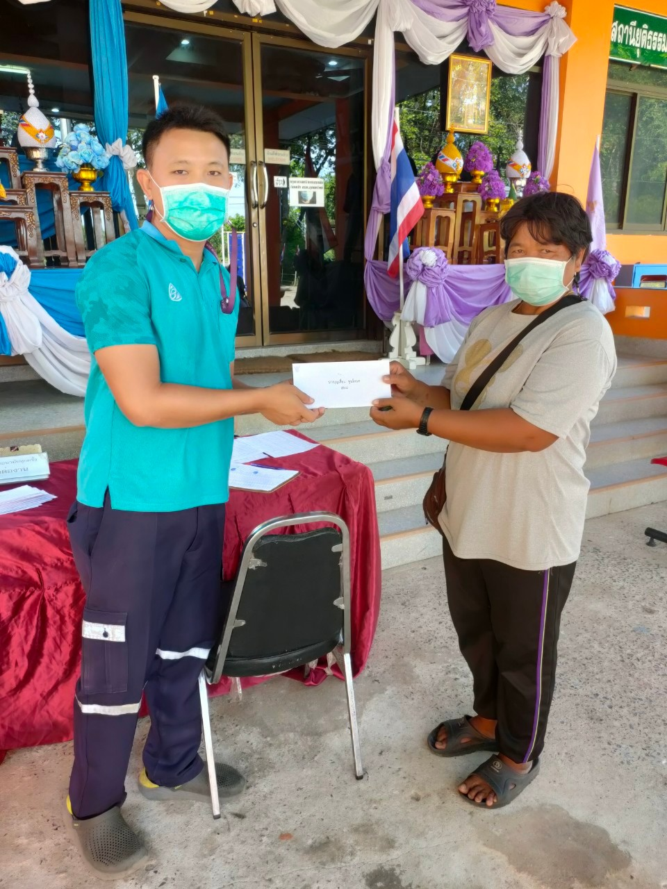 มอบเงินช่วยเหลือประชาชนผู้ประสบภัยจากเหตุวาตภัย จำนวน 68 ครัวเรือน 10 หมู่บ้าน ภายในตำบลอุดมทรัพย์