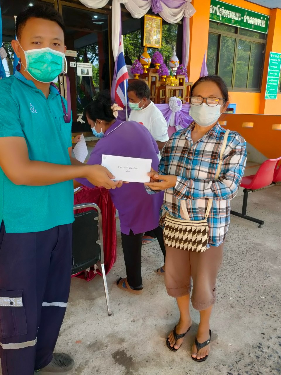 มอบเงินช่วยเหลือประชาชนผู้ประสบภัยจากเหตุวาตภัย จำนวน 68 ครัวเรือน 10 หมู่บ้าน ภายในตำบลอุดมทรัพย์