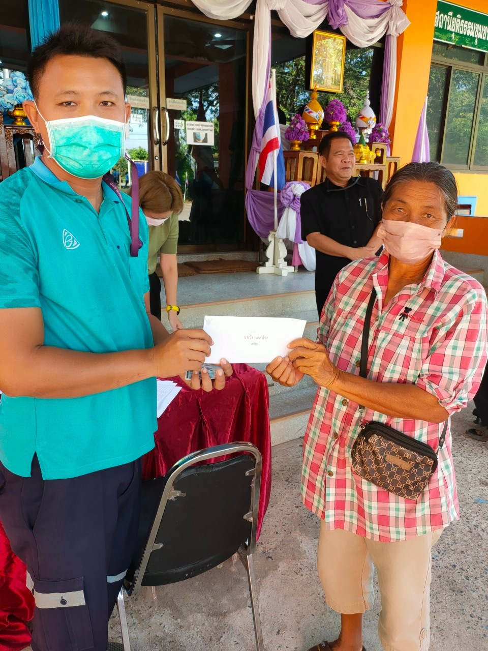 มอบเงินช่วยเหลือประชาชนผู้ประสบภัยจากเหตุวาตภัย จำนวน 68 ครัวเรือน 10 หมู่บ้าน ภายในตำบลอุดมทรัพย์