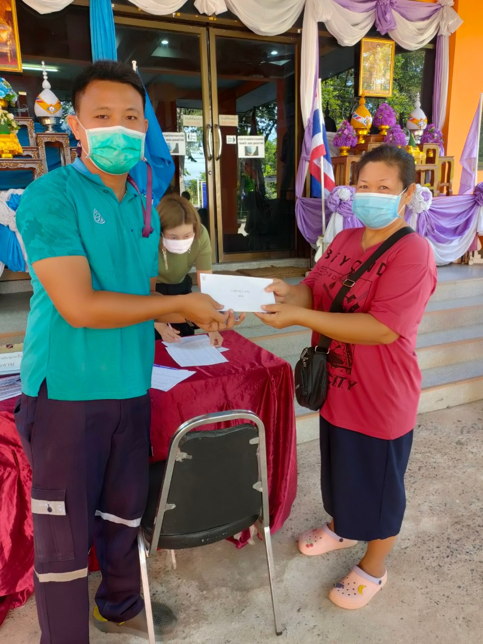 มอบเงินช่วยเหลือประชาชนผู้ประสบภัยจากเหตุวาตภัย จำนวน 68 ครัวเรือน 10 หมู่บ้าน ภายในตำบลอุดมทรัพย์