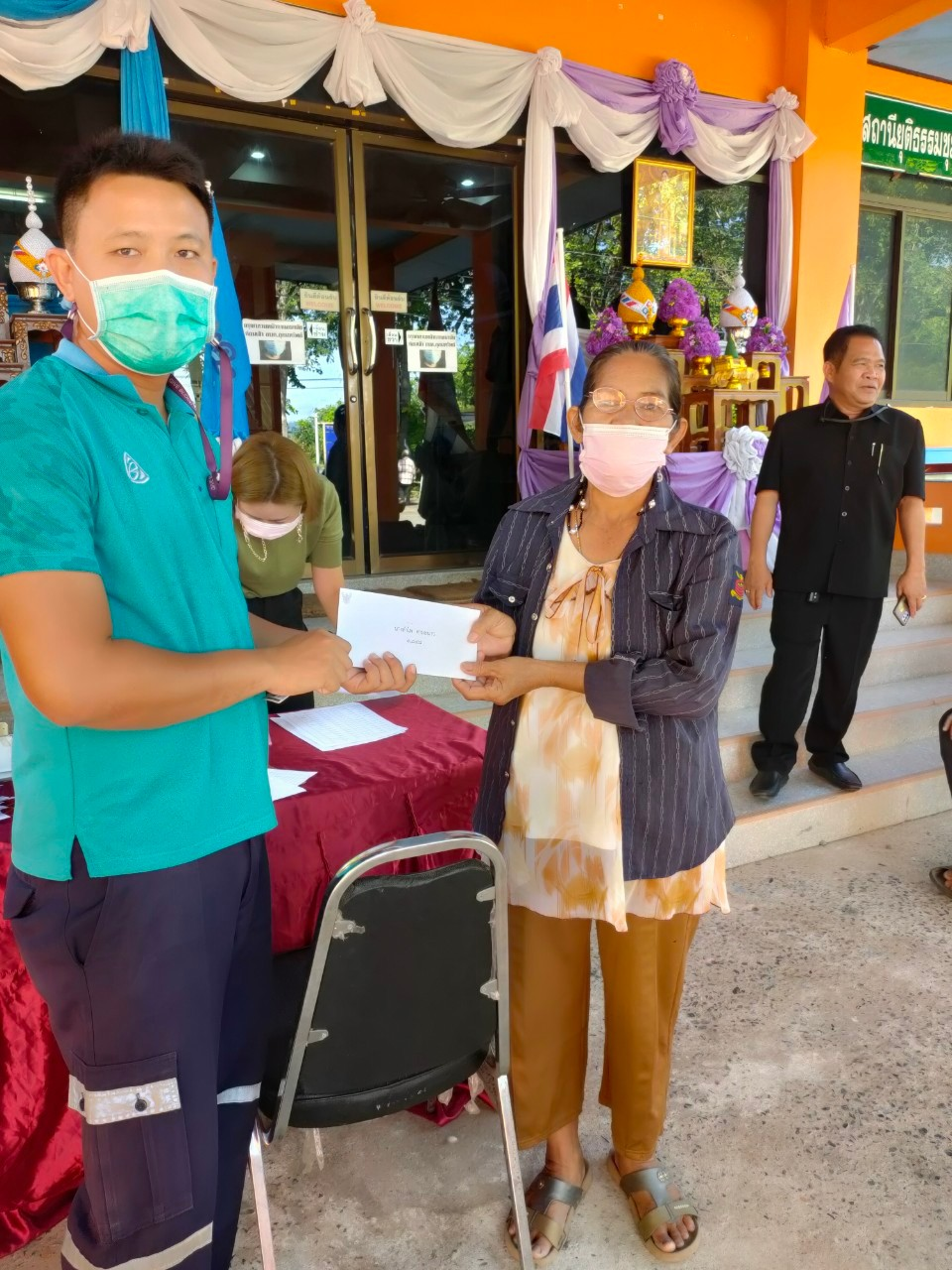 มอบเงินช่วยเหลือประชาชนผู้ประสบภัยจากเหตุวาตภัย จำนวน 68 ครัวเรือน 10 หมู่บ้าน ภายในตำบลอุดมทรัพย์