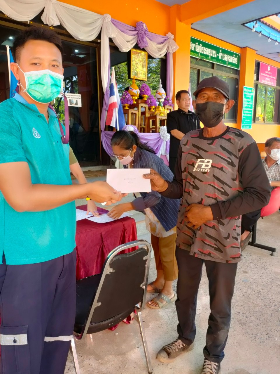 มอบเงินช่วยเหลือประชาชนผู้ประสบภัยจากเหตุวาตภัย จำนวน 68 ครัวเรือน 10 หมู่บ้าน ภายในตำบลอุดมทรัพย์