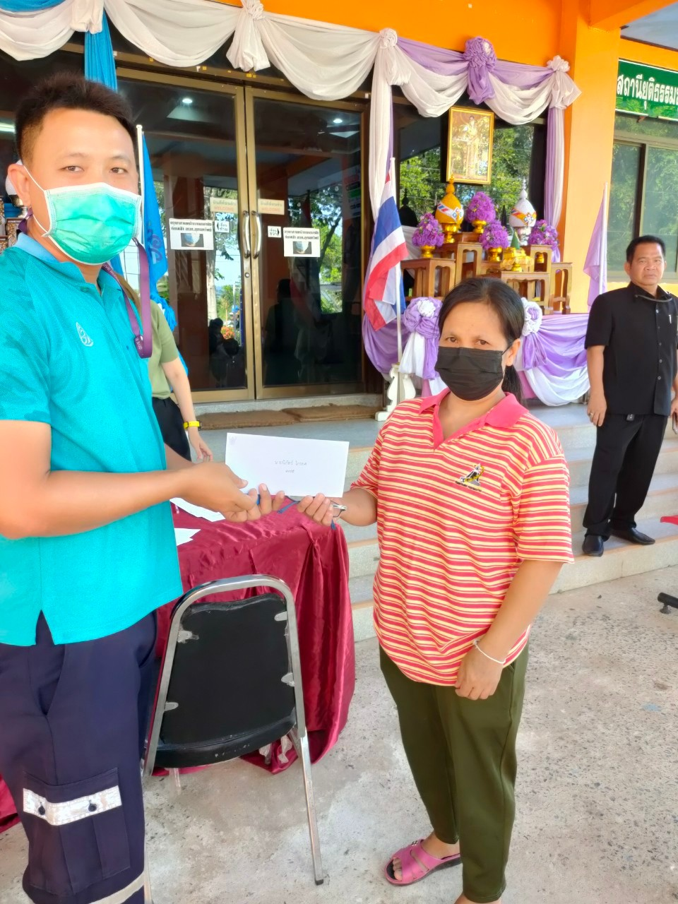 มอบเงินช่วยเหลือประชาชนผู้ประสบภัยจากเหตุวาตภัย จำนวน 68 ครัวเรือน 10 หมู่บ้าน ภายในตำบลอุดมทรัพย์