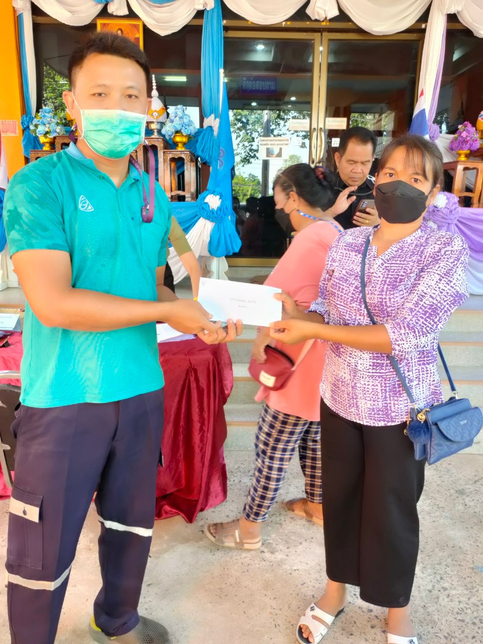 มอบเงินช่วยเหลือประชาชนผู้ประสบภัยจากเหตุวาตภัย จำนวน 68 ครัวเรือน 10 หมู่บ้าน ภายในตำบลอุดมทรัพย์