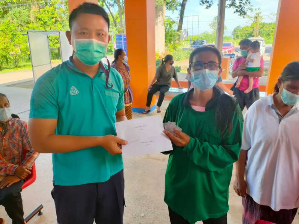มอบเงินช่วยเหลือประชาชนผู้ประสบภัยจากเหตุวาตภัย จำนวน 68 ครัวเรือน 10 หมู่บ้าน ภายในตำบลอุดมทรัพย์