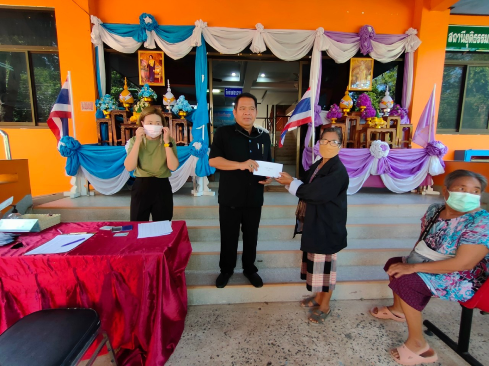 มอบเงินช่วยเหลือประชาชนผู้ประสบภัยจากเหตุวาตภัย จำนวน 68 ครัวเรือน 10 หมู่บ้าน ภายในตำบลอุดมทรัพย์