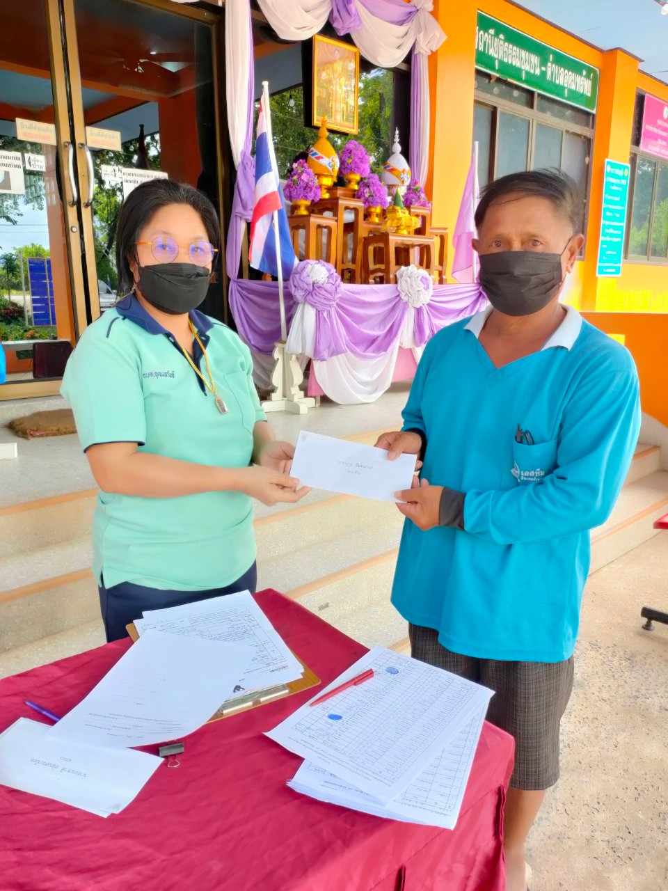 มอบเงินช่วยเหลือประชาชนผู้ประสบภัยจากเหตุวาตภัย จำนวน 68 ครัวเรือน 10 หมู่บ้าน ภายในตำบลอุดมทรัพย์