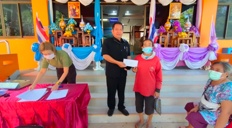 มอบเงินช่วยเหลือประชาชนผู้ประสบภัยจากเหตุวาตภัย จำนวน 68 ครัวเรือน 10 หมู่บ้าน ภายในตำบลอุดมทรัพย์ 