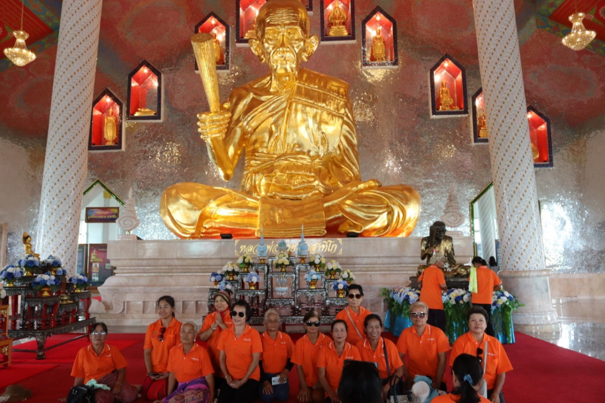 กิจกรรมโรงเรียนผู้สูงอายุอุดมทรัพย์บุญวัฒน์ ศึกษาแหล่งเรียนรู้นอกสถานที่ จ.พระนครศรีอยุธยา ในโครงการพัฒนาระบบการดูแลผู้สูงอายุและพัฒนาคุณภาพชีวิต ประจำปีงบประมาณ พ.ศ.2567
