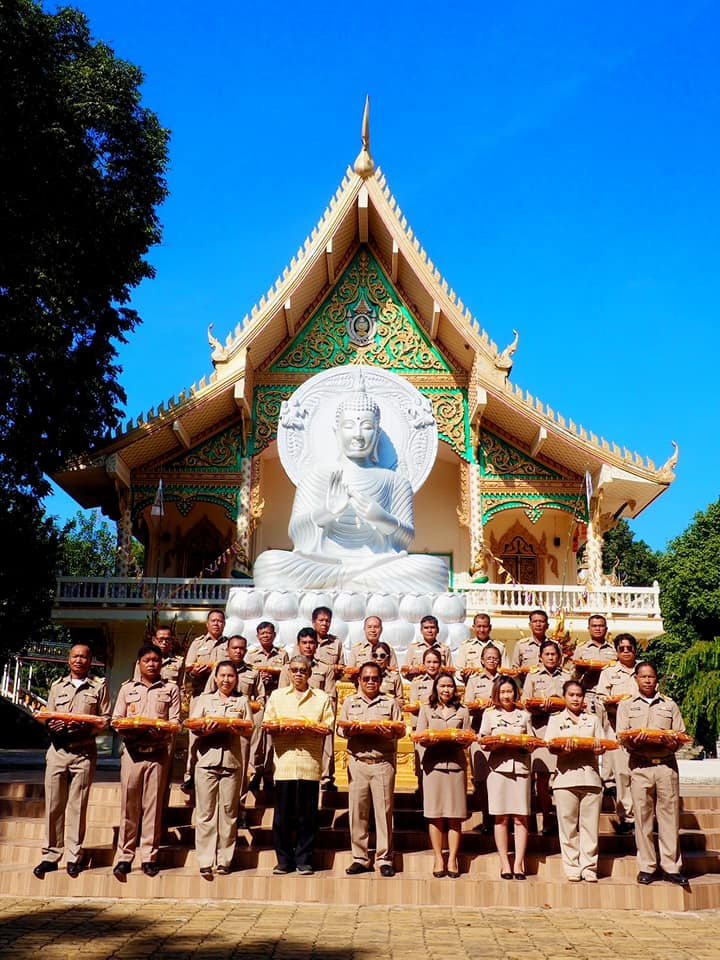 ร่วมทำบุญตักบาตรและถวายผ้าไตรในโครงการอุปสมบทหมู่ถวายพระราชกุศล แด่พระบาทสมเด็จพระบรมชนกาธิเบศร มหาภูมิพล อดุลยเดชมหาราช บรมนาถบพิตร อำเภอวังน้ำเขียว ครั้งที่ 19 ณ วัดป่าโพธิภาวัน(โนนค่าง) ตำบลอุดมทรัพย์ อำเภอวังน้ำเขียว จังหวัดนครราชสีมา