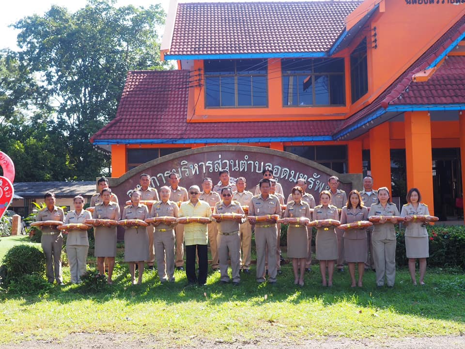 ร่วมทำบุญตักบาตรและถวายผ้าไตรในโครงการอุปสมบทหมู่ถวายพระราชกุศล แด่พระบาทสมเด็จพระบรมชนกาธิเบศร มหาภูมิพล อดุลยเดชมหาราช บรมนาถบพิตร อำเภอวังน้ำเขียว ครั้งที่ 19 ณ วัดป่าโพธิภาวัน(โนนค่าง) ตำบลอุดมทรัพย์ อำเภอวังน้ำเขียว จังหวัดนครราชสีมา