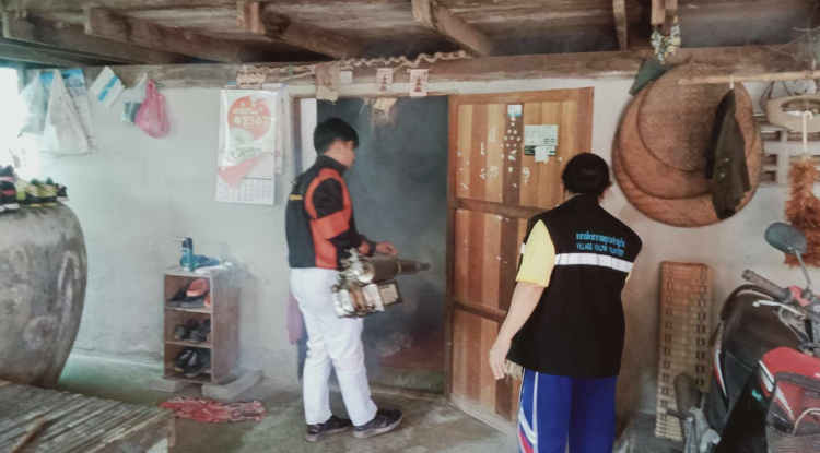 ฉีดพ่นหมอกควันกำจัดลูกน้ำยุงลาย เพื่อป้องกันและควบคุมการแพร่กระจายของโรคไข้เลือดออก