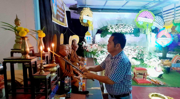 ร่วมฟังสวดพระอภิธรรมศพพ่อบุญมา ของกิ่ง ณ บ้านโนนค่าง หมู่ที่ 7 (บิดาของสมาชิกสภา อบต.อุดมทรัพย์ เขต 7)