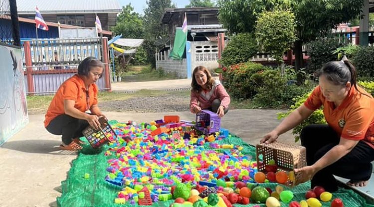 ดำเนินการทำความสะอาดวัสดุ อุปกรณ์ด้วยน้ำยาฆ่าเชื้อโรค บริเวณภายในและภายนอกศูนย์พัฒนาเด็กเล็กบ้านโนนเหลื่อม สังกัดองค์การบริหารส่วนตำบลอุดมทรัพย์ อำเภอวังน้ำเขียว จังหวัดนครราชสีมา