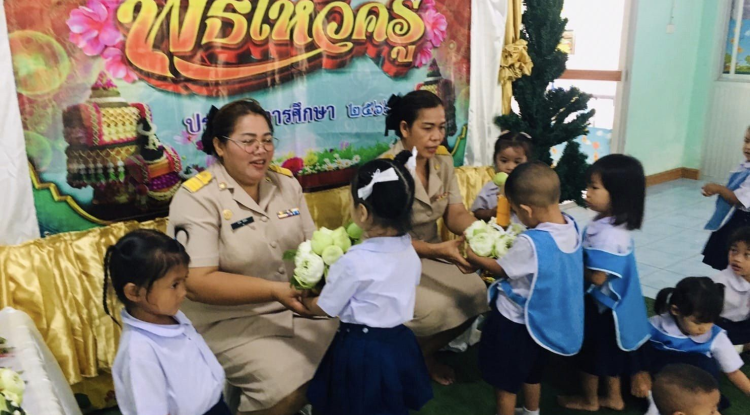 กิจกรรมในพิธีไหว้ครู  โดยศูนย์พัฒนาเด็กเล็กในสังกัดองค์การบริหารส่วนตำบลอุดมทรัพย์ (ศพด.อุดมทรัพย์ และ ศพด.บ้านโนนเหลื่อม)