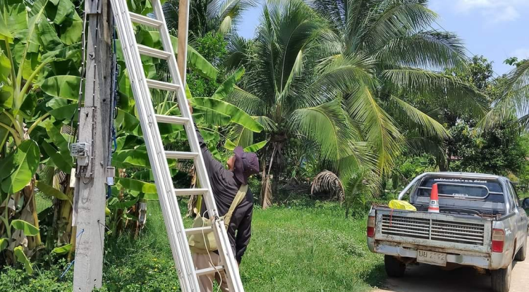 ตรวจสอบและซ่อมแซมไฟฟ้าส่องสว่างภายในหมู่ที่ 8 บ้านห้วยพรหม