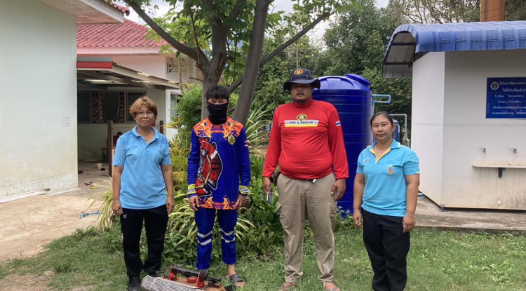 รณรงค์ควบคุมโรคไข้เลือดออก ประจำปีงบประมาณ 2566 โดยดำเนินการฉีดพ่นหมอกควัน บริเวณศูนย์พัฒนาเด็กเล็ก ในเขตพื้นที่ตำบลอุดมทรัพย์ จำนวน 4 ศูนย์