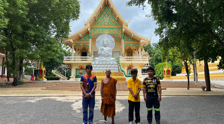 ดำเนินการฉีดพ่นหมอกควันเพื่อกำจัดลูกน้ำยุง ณ บริเวณภายในวัดป่าโพธิภาวัน(วัดโนนค่าง) หมู่ที่ 7