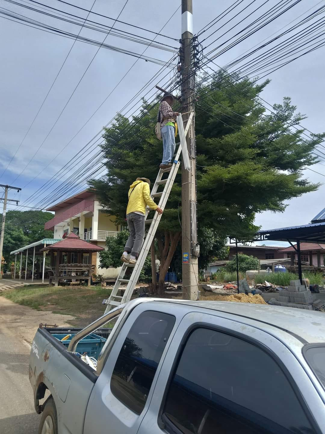 การดำเนินการตรวจสอบแก้ไข ซ่อมแซมไฟฟ้าส่องสว่างภายในหมู่บ้านบ้านวังน้ำเขียว หมู่ที่ 9