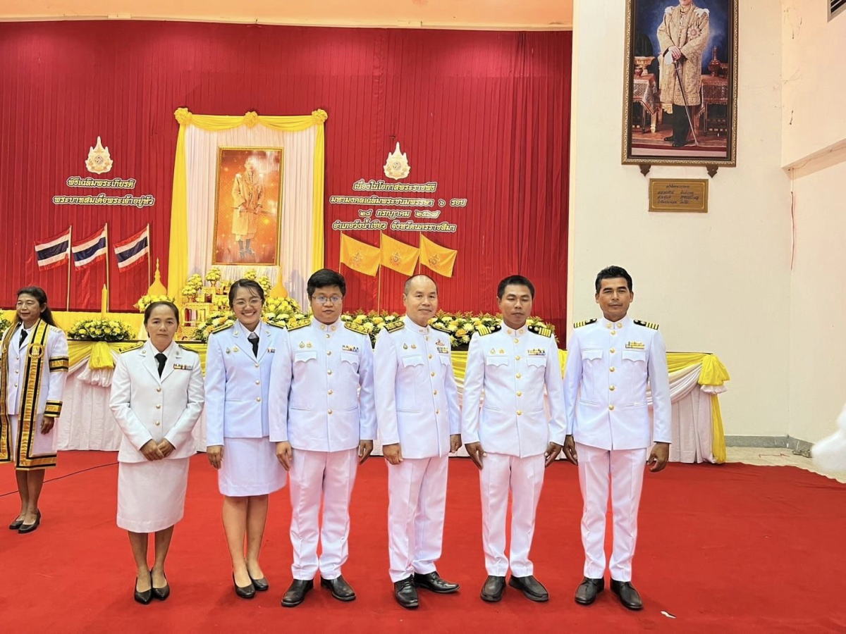 ร่วมกิจกรรมเฉลิมพระเกียรติพระบาทสมเด็จพระเจ้าอยู่หัว เนื่องในโอกาสพระราชพิธีมหามงคลเฉลิมพระชนมพรรษา 6 รอบ 72 พรรษา ณ หอประชุมอำเภอวังน้ำเขียว 