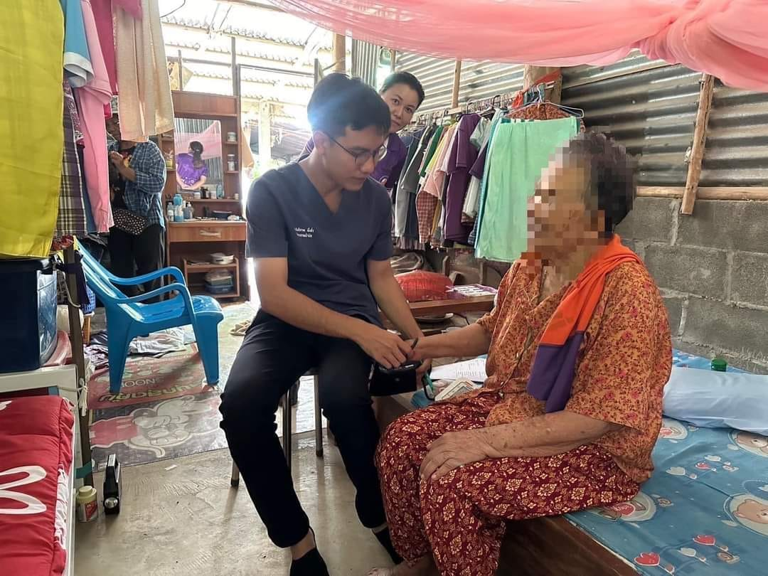 ร่วมลงพื้นที่ช่วยเหลือติดตามให้บริการผู้ป่วย ผู้สูงอายุ และผู้พิการในพื้นที่ตำบลอุดมทรัพย์