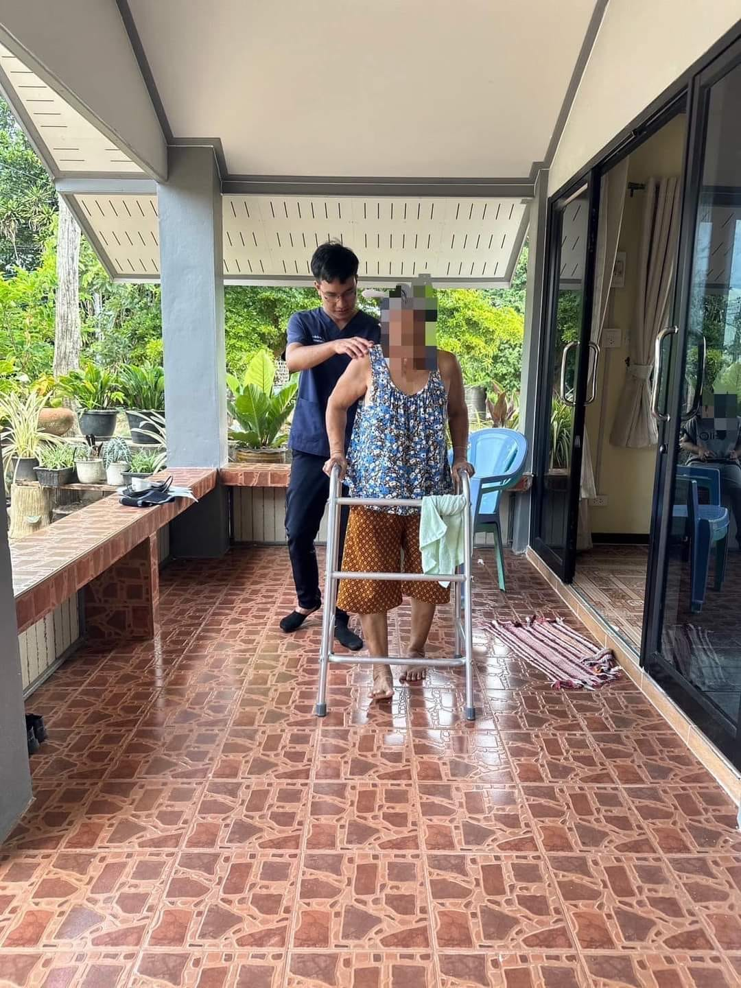 ร่วมลงพื้นที่ช่วยเหลือติดตามให้บริการผู้ป่วย ผู้สูงอายุ และผู้พิการในพื้นที่ตำบลอุดมทรัพย์