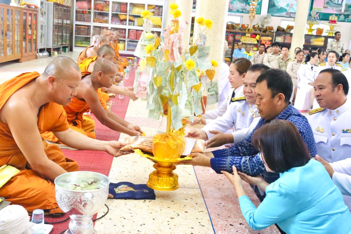 ร่วมกิจกรรมพิธีเชิญเงินพระราชทานขวัญถุงกองทุนแม่ของแผ่นดิน 2567