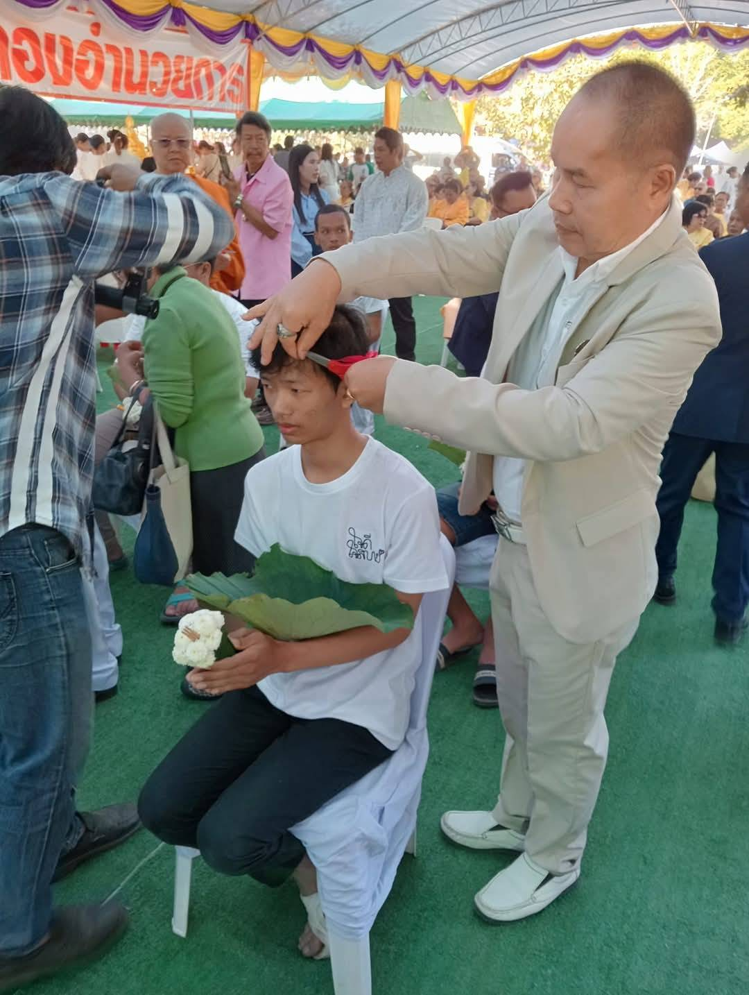 ร่วมโครงการอุปสมบทหมู่ถวายพระราชกุศลแด่ ร.9 ณ พัทธสีมาวัดบุไผ่