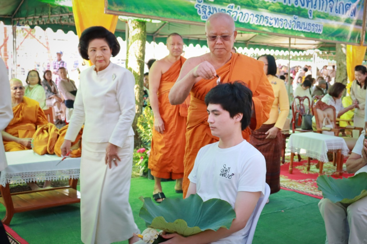 ร่วมโครงการอุปสมบทหมู่ถวายพระราชกุศลแด่ ร.9 ณ พัทธสีมาวัดบุไผ่