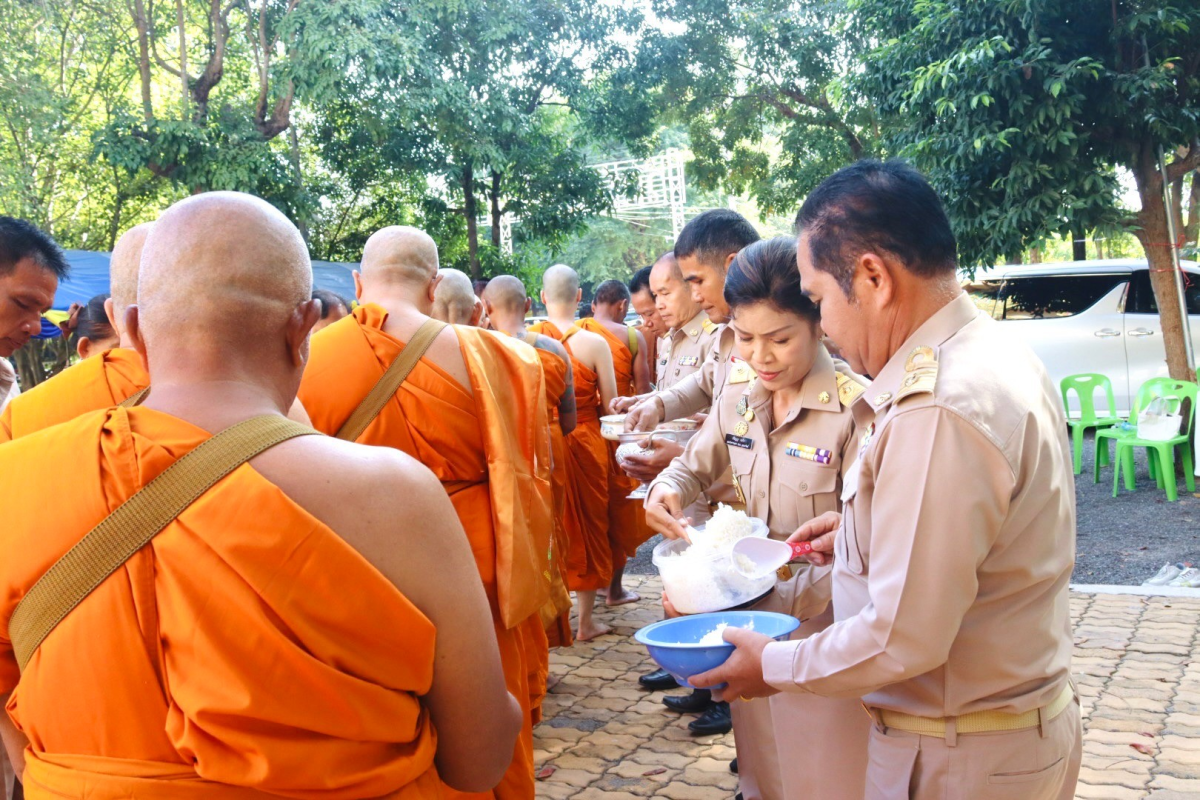 ร่วมร่วมพิธีโครร่วมโครงการอุปสมบทหมู่ถวายพระราชกุศลแด่ พระบาทสมเด็จพระบรมชนกาธิเบศร มหาภูมิพลอดุลยเดชมหาราช บรมนาถบพิตร ณ วัดป่าโพธิภาวัน (วัดโนนค่าง)
