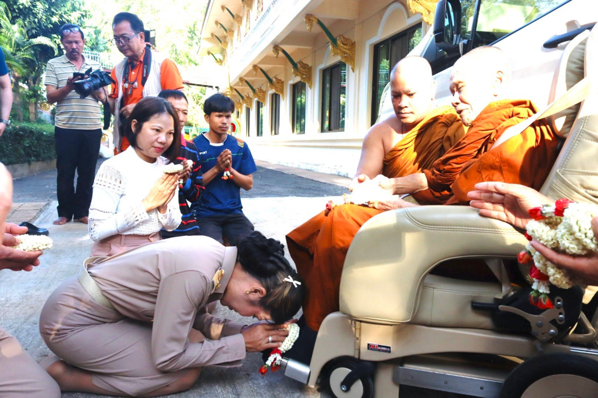 ร่วมร่วมพิธีโครร่วมโครงการอุปสมบทหมู่ถวายพระราชกุศลแด่ พระบาทสมเด็จพระบรมชนกาธิเบศร มหาภูมิพลอดุลยเดชมหาราช บรมนาถบพิตร ณ วัดป่าโพธิภาวัน (วัดโนนค่าง)