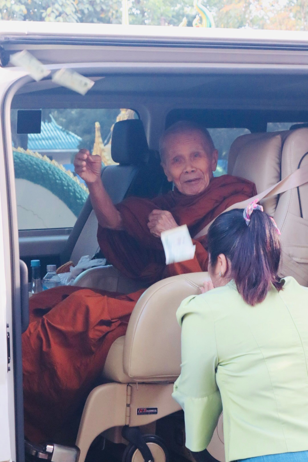 ร่วมร่วมพิธีโครร่วมโครงการอุปสมบทหมู่ถวายพระราชกุศลแด่ พระบาทสมเด็จพระบรมชนกาธิเบศร มหาภูมิพลอดุลยเดชมหาราช บรมนาถบพิตร ณ วัดป่าโพธิภาวัน (วัดโนนค่าง)