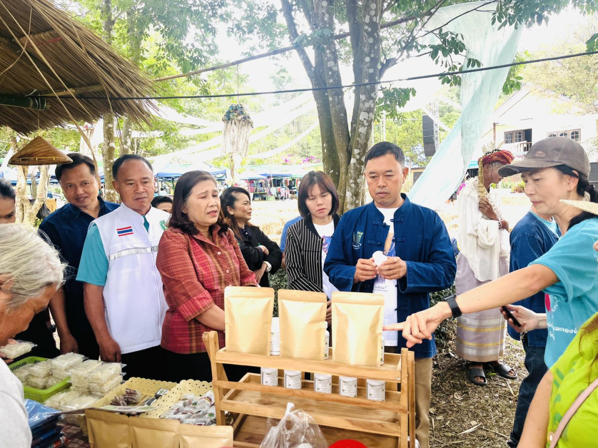 เข้าร่วมเป็นเกียรติในพิธีเปิดงานเทศกาลผักอินทรีย์และของดีวังน้ำเขียว ครั้งที่ 4