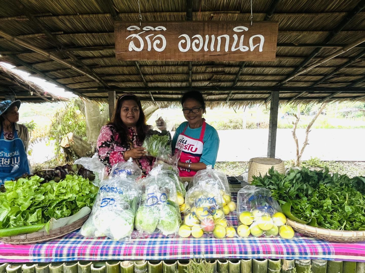 เข้าร่วมเป็นเกียรติในพิธีเปิดงานเทศกาลผักอินทรีย์และของดีวังน้ำเขียว ครั้งที่ 4