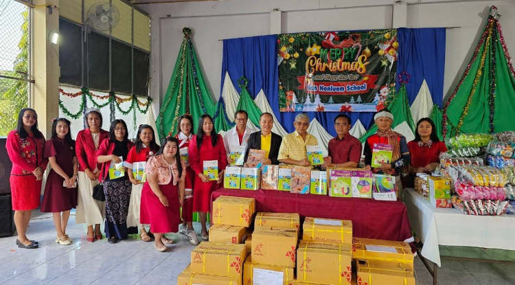 เข้าร่วมมอบหนังสือเรียนตั้งแต่ชั้นอนุบาลถึง มัธยมศึกษาปีที่3  ณ โรงเรียนบ้านโนนเหลื่อม ในกิจกรรมงานปีใหม่