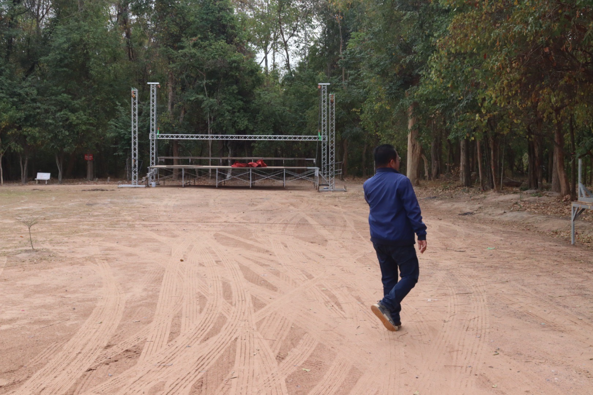 ปรับภูมิทัศน์เตรียมสถานที่จัดกิจกรรมงานวันเด็กประจำปี 2568