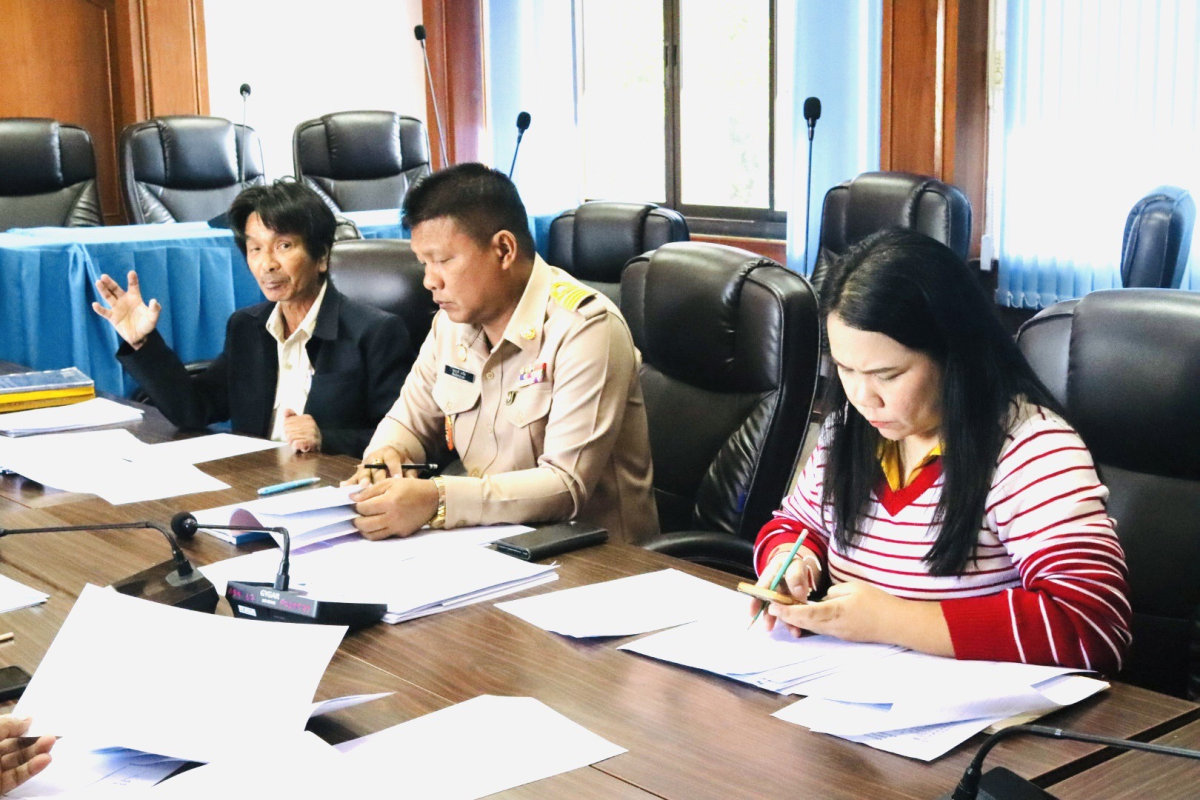 ประชุมคณะกรรมการยกร่างข้อบัญญัติ เพื่อเป็นข้อบังคับใช้ในการปฏิบัติงานราชการในตำบลอุดมทรัพย์