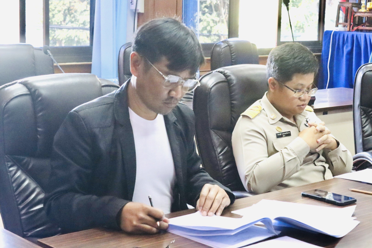 ประชุมคณะกรรมการยกร่างข้อบัญญัติ เพื่อเป็นข้อบังคับใช้ในการปฏิบัติงานราชการในตำบลอุดมทรัพย์