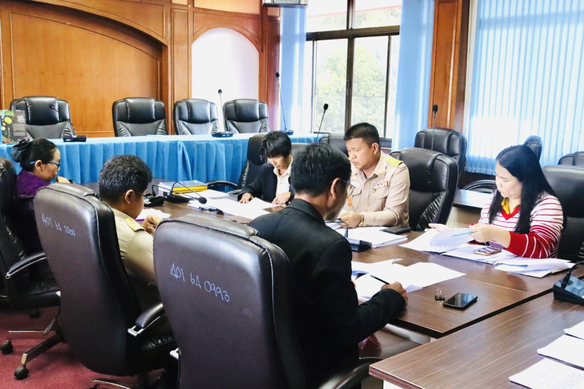 ประชุมคณะกรรมการยกร่างข้อบัญญัติ เพื่อเป็นข้อบังคับใช้ในการปฏิบัติงานราชการในตำบลอุดมทรัพย์