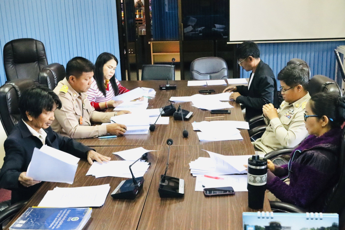 ประชุมคณะกรรมการยกร่างข้อบัญญัติ เพื่อเป็นข้อบังคับใช้ในการปฏิบัติงานราชการในตำบลอุดมทรัพย์